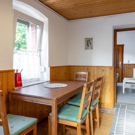 Zur Kleinen Hummel Daire *